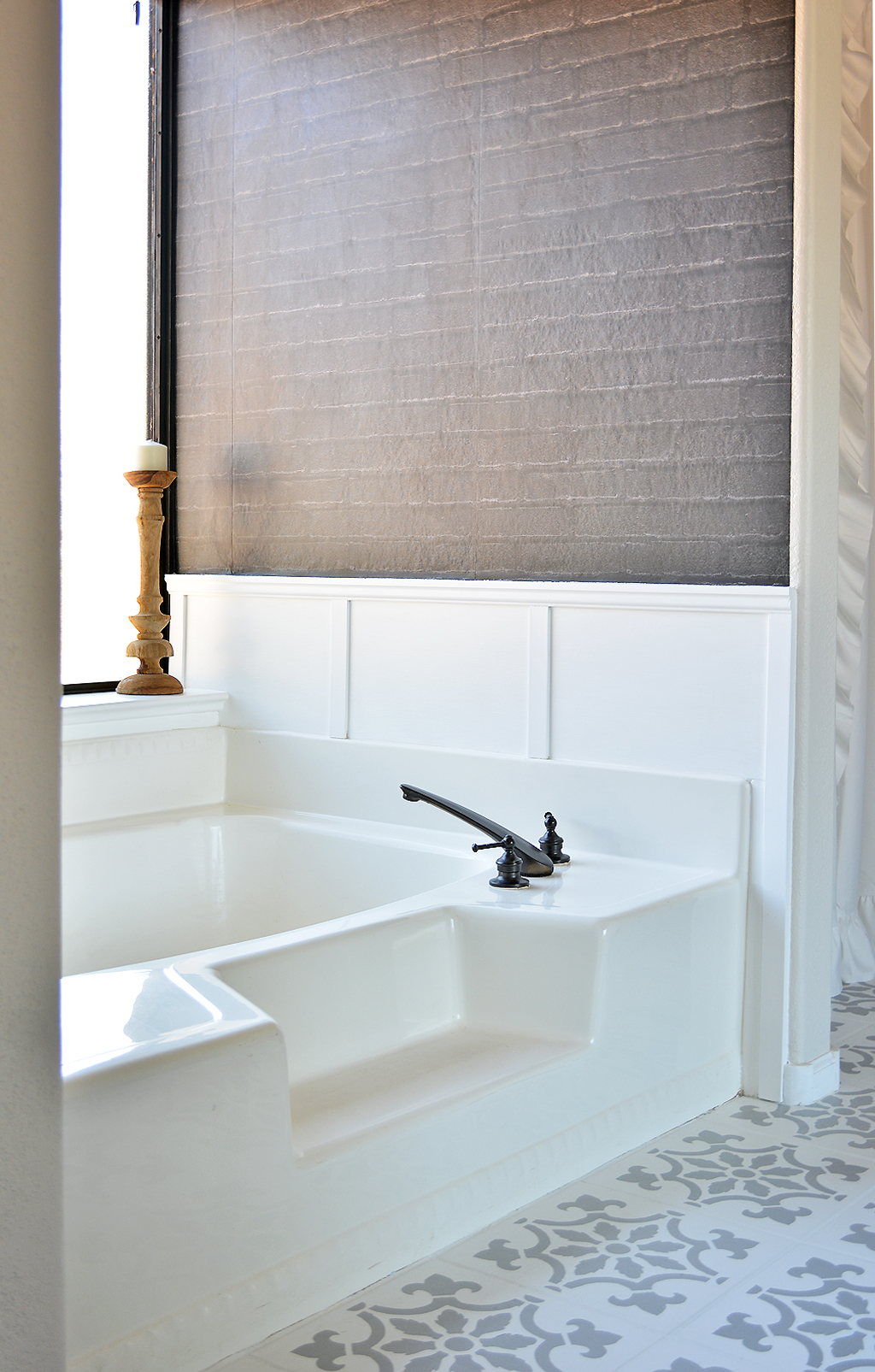 Inexpensive Tub Update with Decorative Moulding