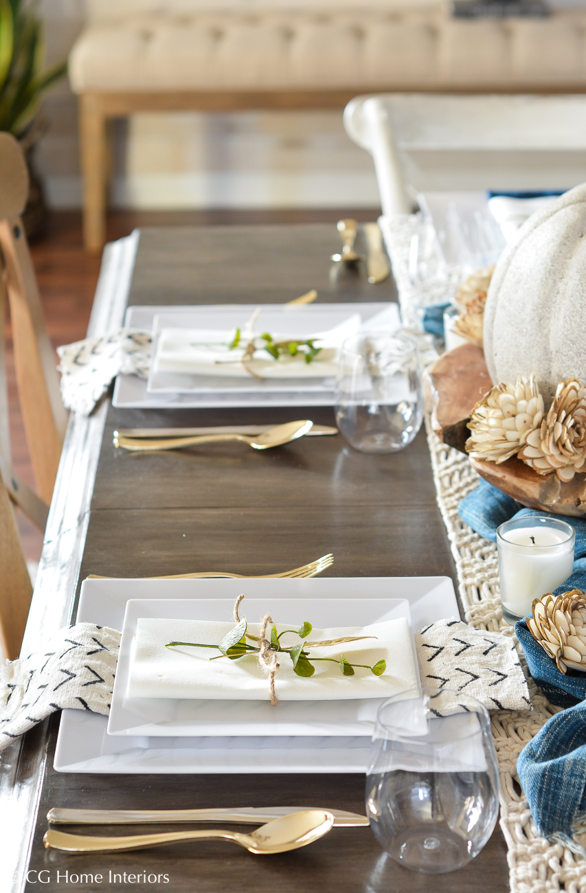 Disposable Holiday Table Setting